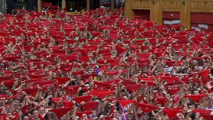 Hasta que termina el 'Pobre de Mí'... estamos en San Fermín