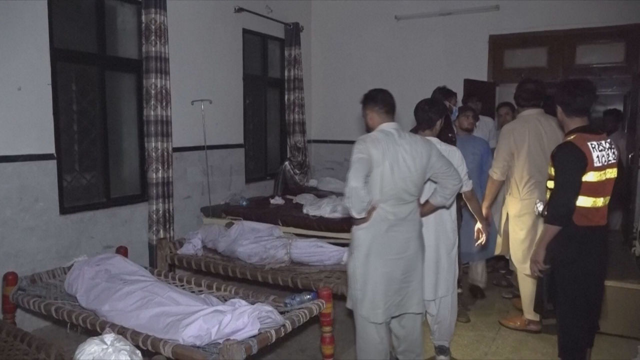Alrededor de 200 muertos por lluvias torrenciales e inundaciones en Pakistán. Al menos 194 personas han muerto en el norte de Pakistán, tras intensas lluvias que desataron inundaciones repentinas. La provincia de Khyber Pakhtunkhwa ha sido la más golpeada, con la mayoría de víctimas y decenas de desaparecidos. Las autoridades continúan las labores de rescate mientras miles de afectados esperan ayuda.