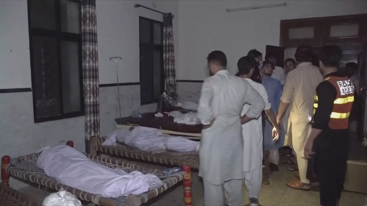 Alrededor de 200 muertos por lluvias torrenciales e inundaciones en Pakistán. Al menos 194 personas han muerto en el norte de Pakistán, tras intensas lluvias que desataron inundaciones repentinas. La provincia de Khyber Pakhtunkhwa ha sido la más golpeada, con la mayoría de víctimas y decenas de desaparecidos. Las autoridades continúan las labores de rescate mientras miles de afectados esperan ayuda.