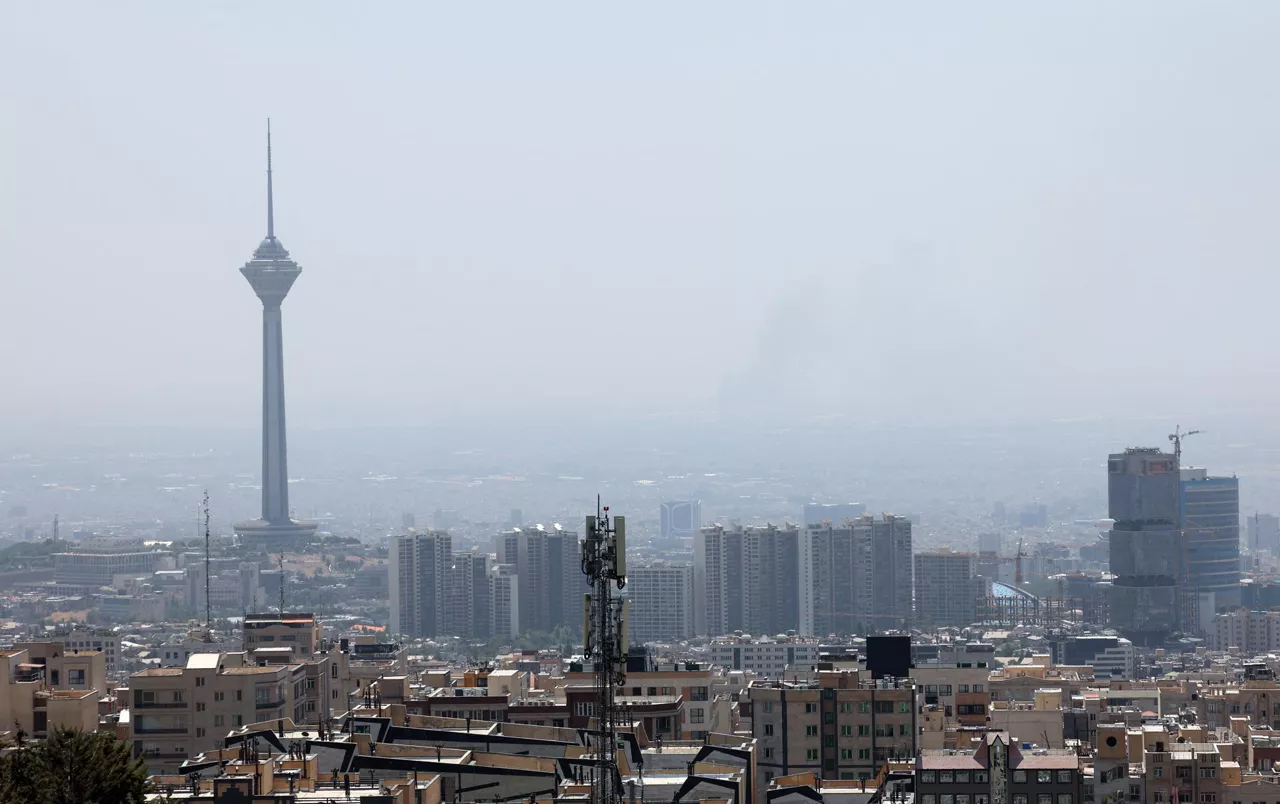 TEHRAN (IRAN(Islamic Republic Of)), 16/06/2025.- Residential buildings and the city's skyline in Tehran, Iran, 16 June 2025. Israel and Iran have been exchanging fire since Israel launched strikes across Iran on 13 June 2025 as part of Operation 'Rising Lion.' (Teherán) EFE/EPA/ABEDIN TAHERKENAREH

