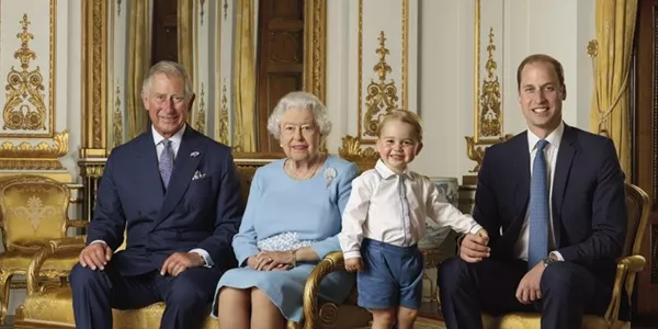 Foto familiar del 90º cumpleaños de la reina Isabel II. Foto: EFE