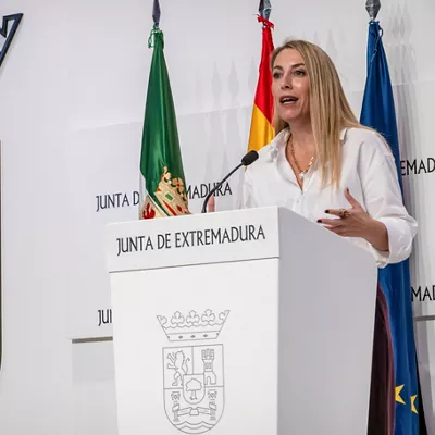 MÉRIDA, 27/10/2025.- La presidenta de la Junta de Extremadura, María Guardiola, ha convocado elecciones anticipadas para el domingo 21 de diciembre de 2025 ante la imposibilidad de sacar adelante los presupuestos para el próximo ejercicio y evitar el "bloqueo" en el mejor momento económico y social que vive la región. EFE/ Jero Morales
