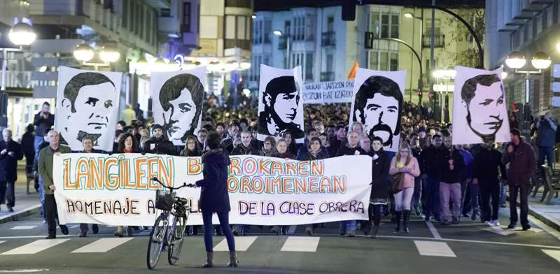 Manifestación en Gasteiz en recuerdo de los trabajadores asesinados el 3 de marzo de 1976. EFE