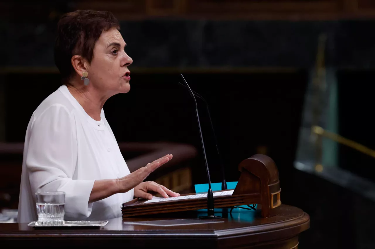 MADRID, 09/07/2025.- La portavoz de Bildu Mertxe Aizpurua, interviene durante el pleno en el Congreso de los Diputados, este miércoles. EFE/ Javier Lizón
