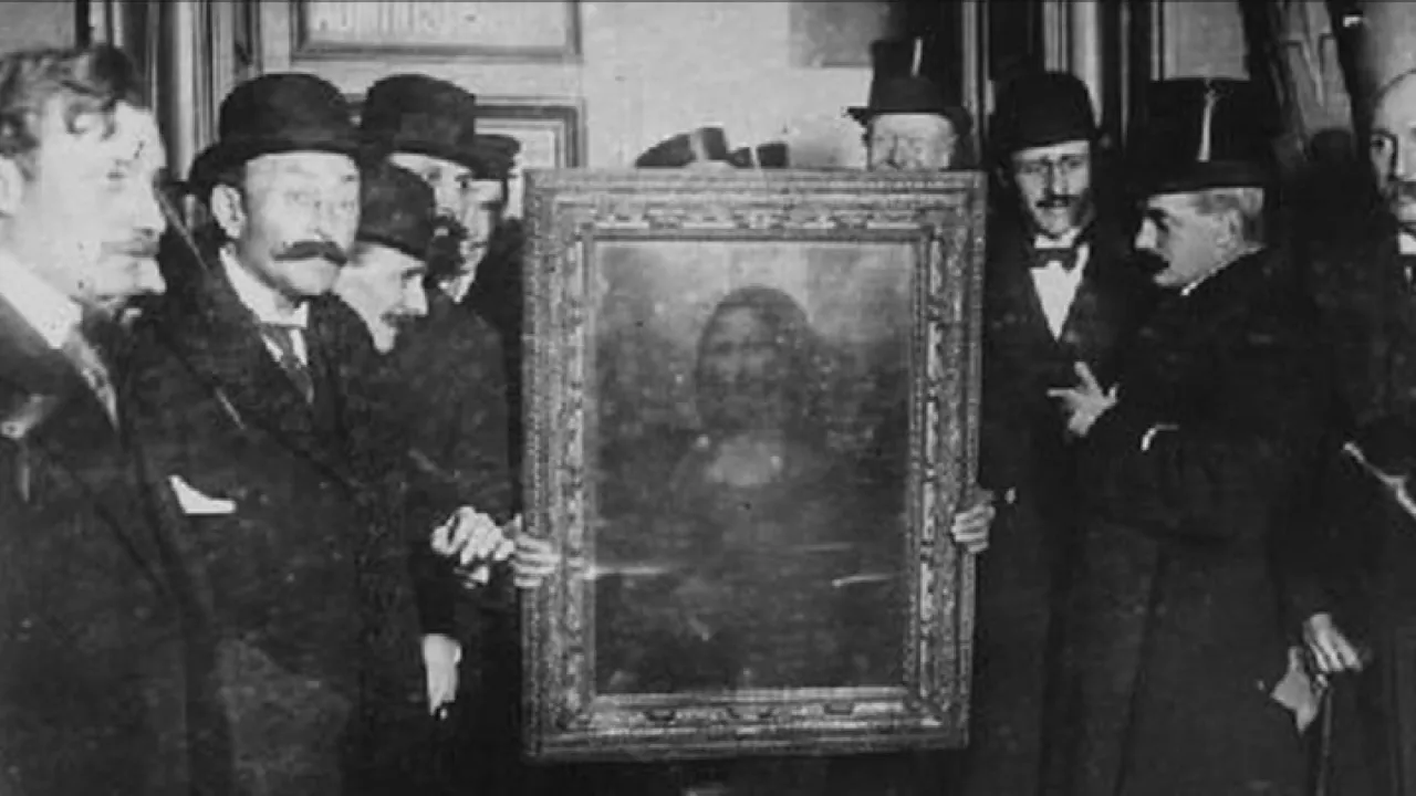 ‘Mona Lisa’ 1911eko abuztuan lapurtu zuen Louvre museoko langile batek, manta azpian ezkutatuta

1994an, leiho batetik sartu ziren Osloko galerian, eta 50 segundotan Edvard Munchen ‘Oihua’ lapurtu zuten

Lapurrek honako ohartxo hau utzi zuten: “Mila esker segurtasun txarragatik”

Geroago, ostu zuten ‘Oihua’ artelanaren beste bertsio bat pistola eskuan, pintore beraren ‘Madonna’ artelanarekin batera

Aste honetan, Picassoren artelana honen lapurreta misteriotsuaren berri izan dugu 

Espainiako lapurretarik handiena, ordea, Esther Koplowitzen bilduma izan zen 2001ean