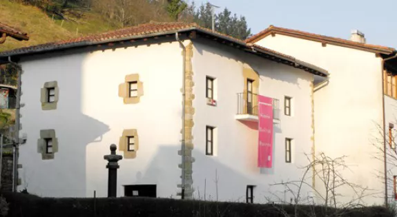 Fachada del museo Simon Bolivar. Foto: http://simonbolivarmuseoa.com