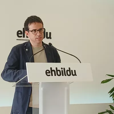 El portavoz de EH Bildu, Pello Otxandiano, en rueda de prensa en Bilbao.



EUROPA PRESS

24/6/2025
