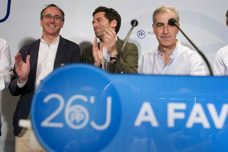 Alfonso Alonso, Borja Semper y Leopoldo Barreda (PP). EFE