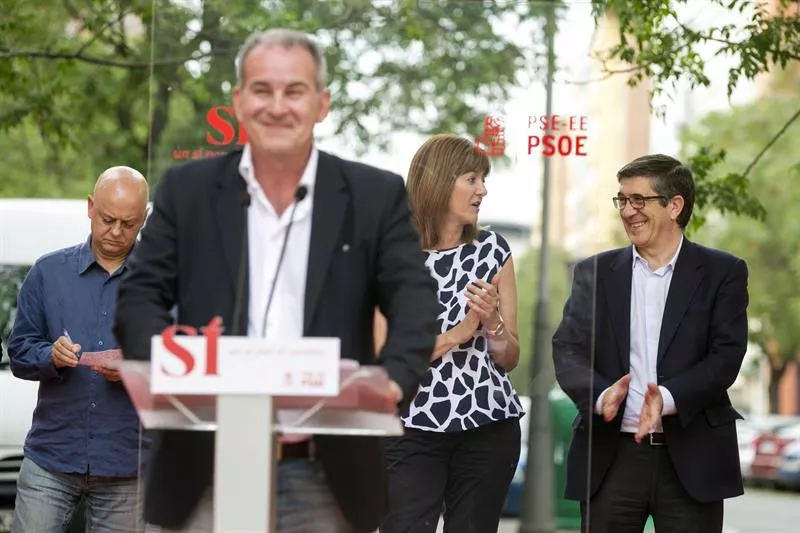 Javier Lasarte, Patxi López e Idoia Mendia (PSE). EFE