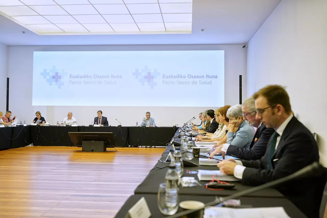 Reunión de la Mesa del Pacto de Salud en Bilbao.



REMITIDA / HANDOUT por IREKIA

Fotografía remitida a medios de comunicación exclusivamente para ilustrar la noticia a la que hace referencia la imagen, y citando la procedencia de la imagen en la firma

27/6/2025