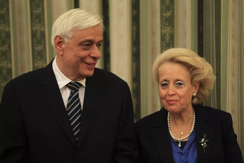 Prokopis Pavlopulos Greziako presidente eta Vasiliki Zanu Greziako lehen ministroa. Argazkia: EFE