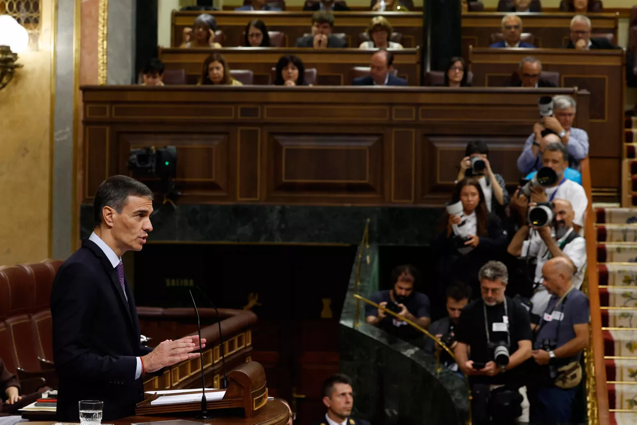 MADRID, 09/07/2025.- El presidente del Gobierno, Pedro Sánchez interviene en el pleno del Congreso de los Diputados este miércoles. EFE/ Javier Lizón
