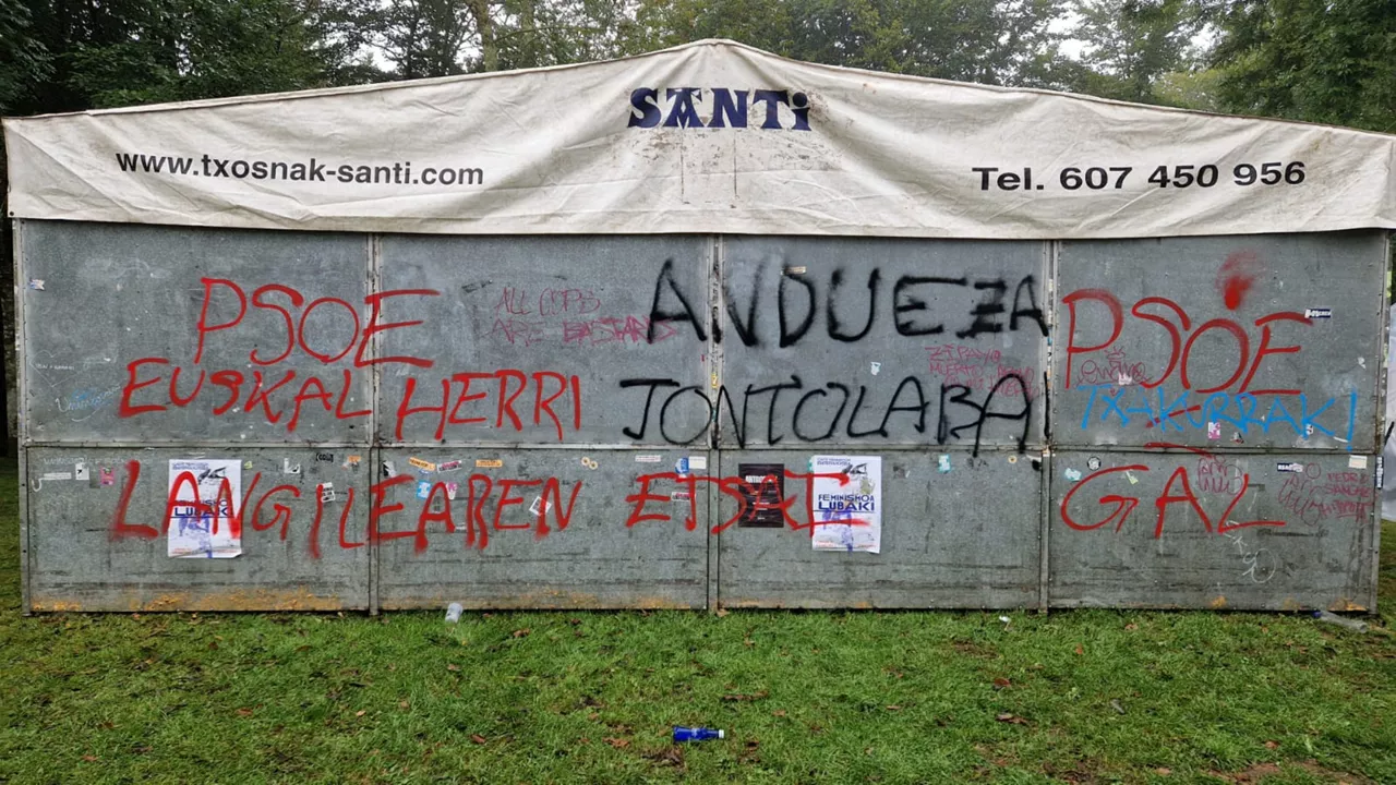 Pintadas contra el PSOE txosnas Eibar