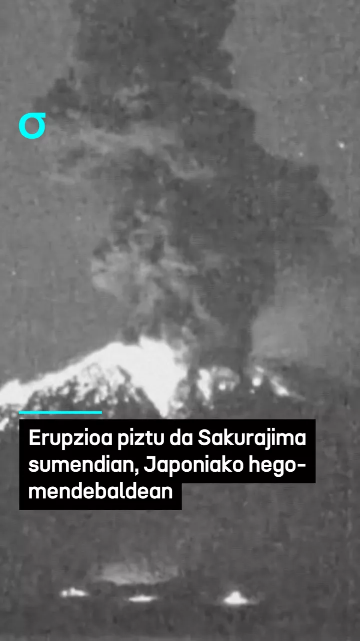 Erupzioa piztu da Sakurajima sumendian, Japoniako hego-mendebaldean. Erupzioak lau kilometro baino gehiagoko ke eta errauts zutabea utzi du gaur goizaldean. Gainera, erupzioak harri bolkanikoak jaurti ditu kraterretik 1,2 kilometrora. Japoniak 110 sumendi aktibo baino gehiago ditu, Ozeano Bareko Su Eraztuna deritzonaren gainean