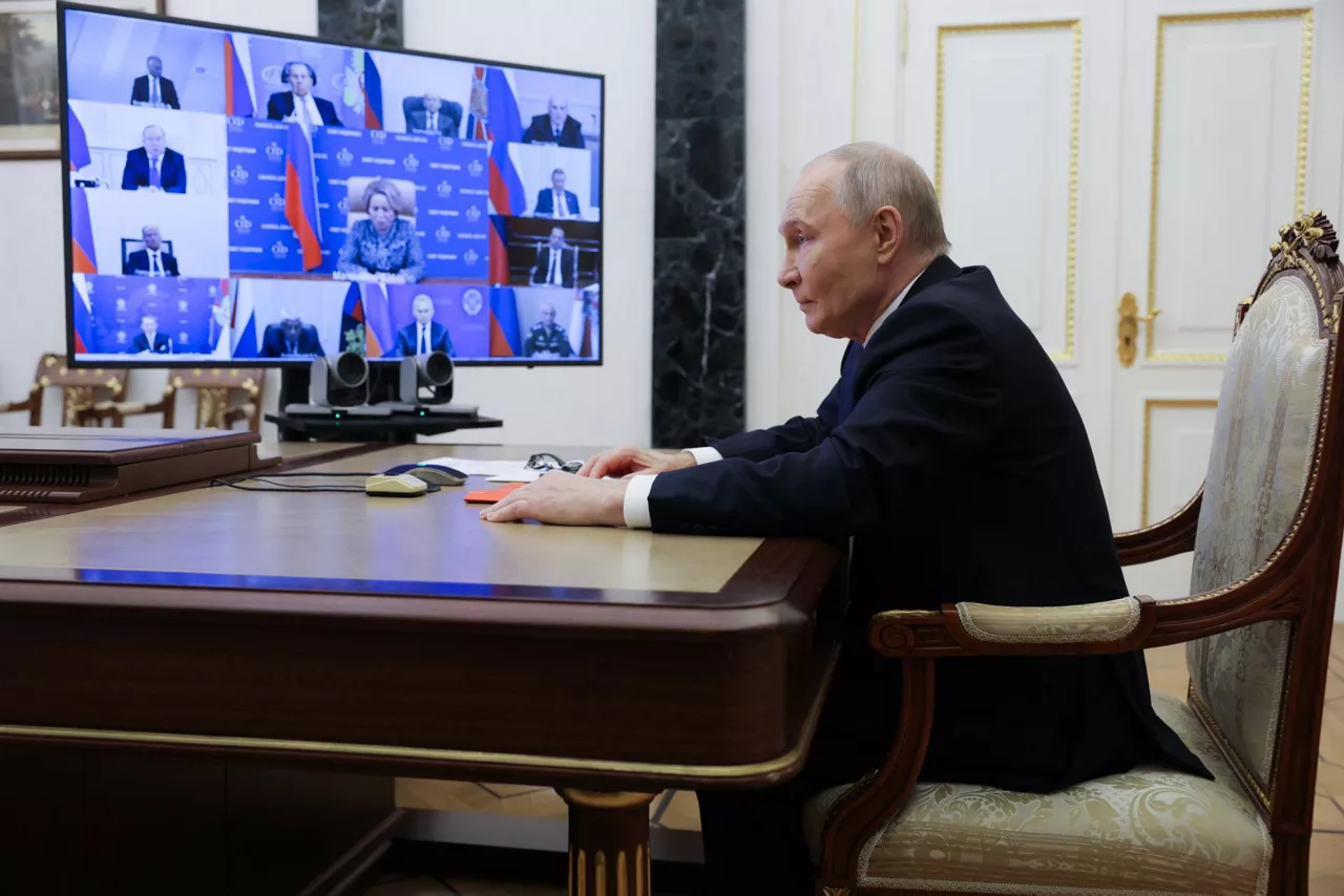 MOSCOW (Russian Federation), 21/11/2025.- Russian President Vladimir Putin delivers his speech at an operational meeting with permanent members of the Russian Security Council at the Kremlin in Moscow, Russia, 21 November 2025. Russian President Vladimir Putin stated 'Moscow has received from Washington the text of a plan for a settlement in Ukraine. I believe that it, too, can form the basis for a final peace settlement'. (Rusia, Ucrania, Moscú) EFE/EPA/GAVRIIL GRIGOROV/SPUTNIK/KREMLIN POOL MANDATORY CREDIT
