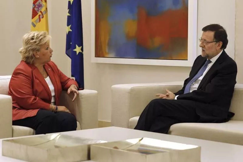 La presidenta de la AVT, Ángeles Pedraza, y el presidente del Gobierno, Mariano Rajoy. Foto: EFE