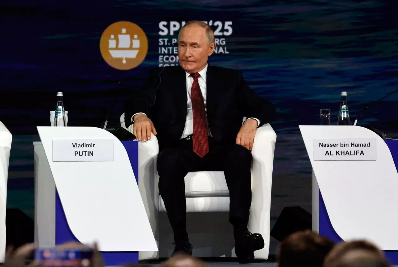 ST. PETERSBURG (Russian Federation), 20/06/2025.- Russian President Vladimir Putin attends a main plenary session of the 28th Saint Petersburg International Economic Forum (SPIEF) in St. Petersburg, Russia, 20 June 2025. The forum runs from 18 to 21 June 2025. (Rusia, San Petersburgo, San Petersburgo) EFE/EPA/ANATOLY MALTSEV
