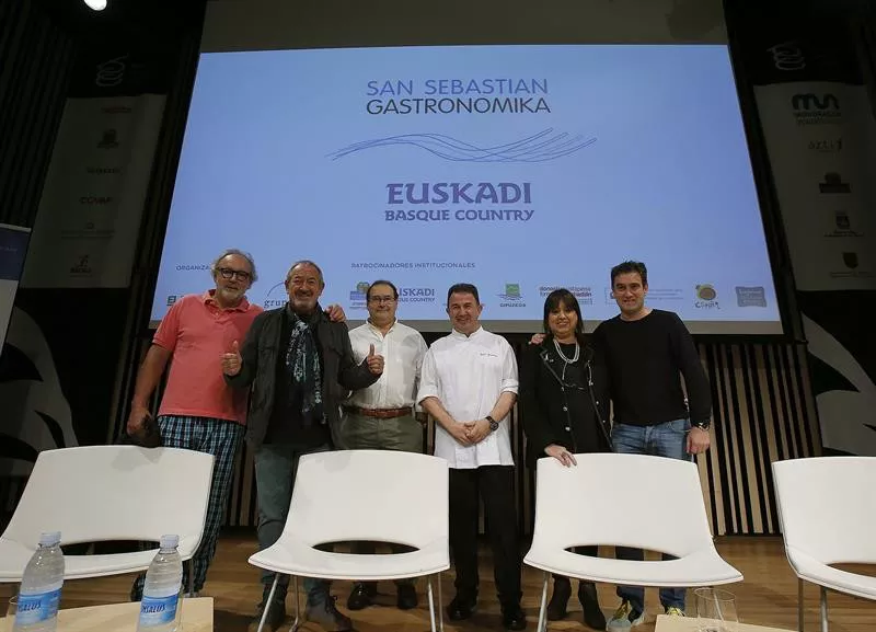 Los cocineros Roteta, Argiñano, Arbelaitz y Berasategi en San Sebastian Gastronomika. Foto: EFE
