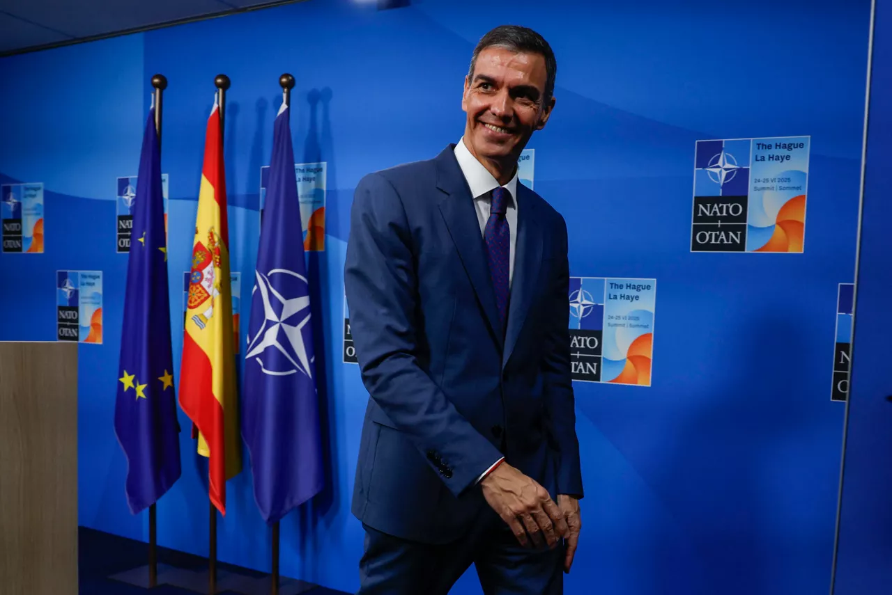 LA HAYA, 25/06/2025.- El presidente del Gobierno de España, Pedro Sánchez, ofrece una rueda de prensa en el marco de la cumbre de la OTAN que se celebra, este miércoles, en La Haya, Países Bajos. EFE/ J.J. Guillén
