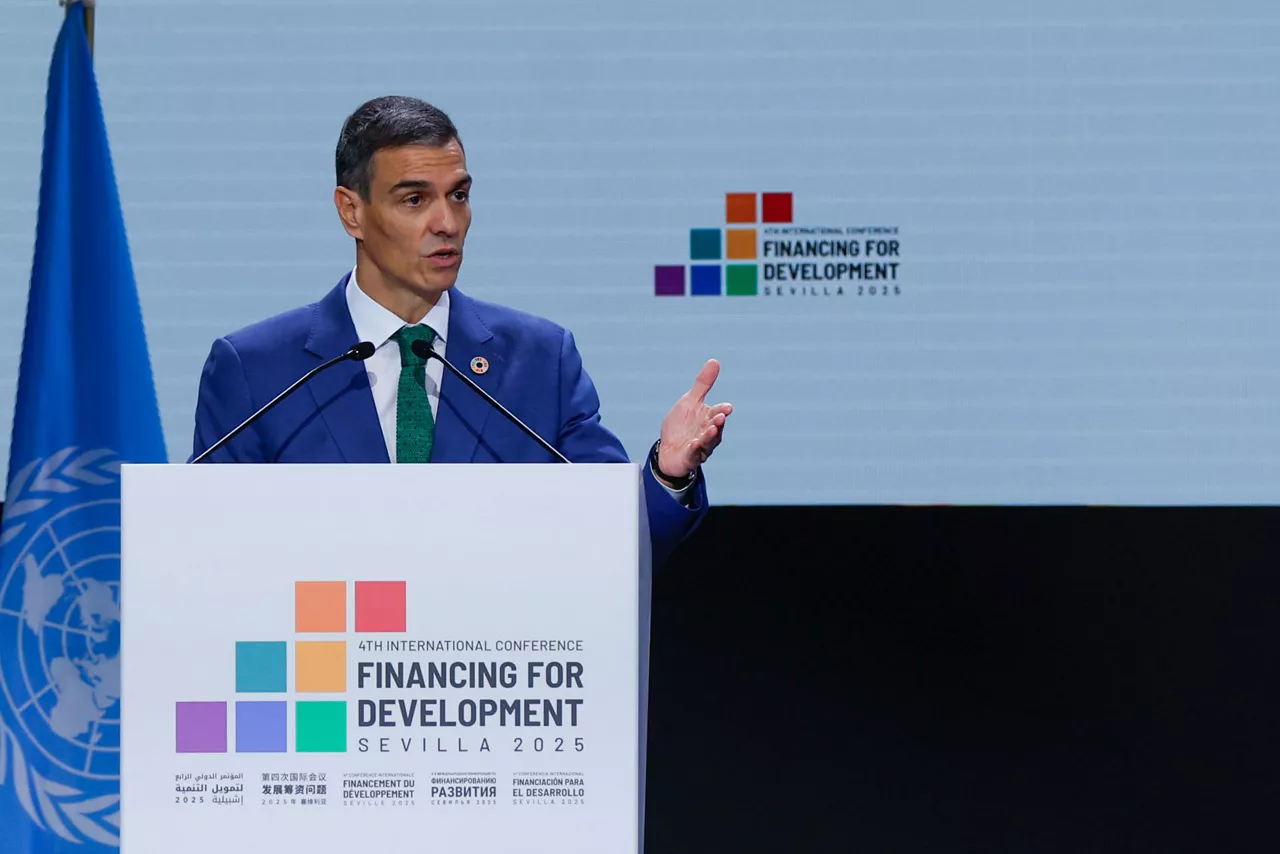 SEVILLA, 03/07/2025.- El presidente del gobierno de España, Pedro Sánchez, interviene durante la clausura de la IV Conferencia de la ONU sobre Financiación al Desarrollo este jueves en Sevilla.EFE/ J. Palencia
