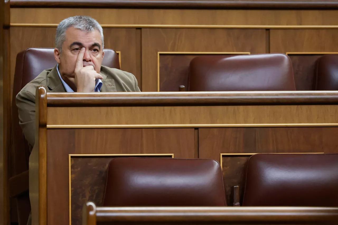 MADRID, 11/06/2025.-  El diputado socialista Santos Cerdán, durante la sesión de control al Ejecutivo este miércoles en el Congreso. EFE/ JUAN CARLOS HIDALGO
