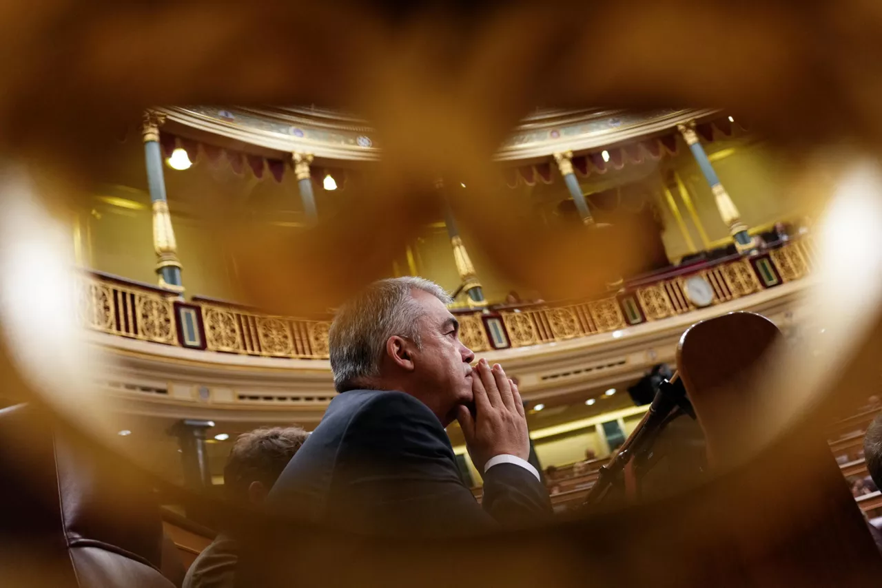 MADRID, 12/06/2025.- El diputado socialista Santos Cerdán en el hemiciclo del Congreso este jueves. EFE/ Borja Sanchez-Trillo
