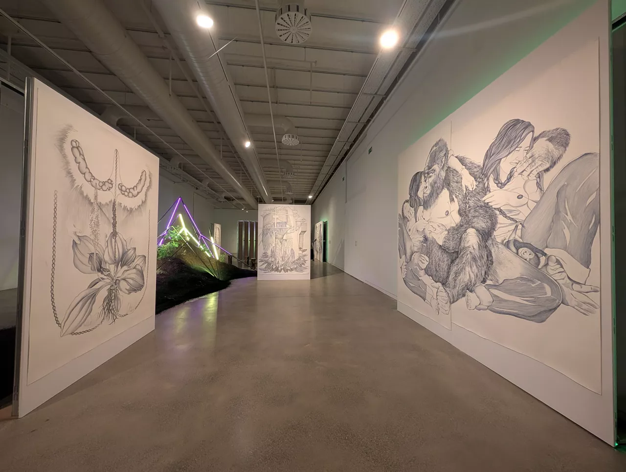 Marlene McCarty  artistaren erakusketa Tabakaleran, "Sasi guztien gainetik"