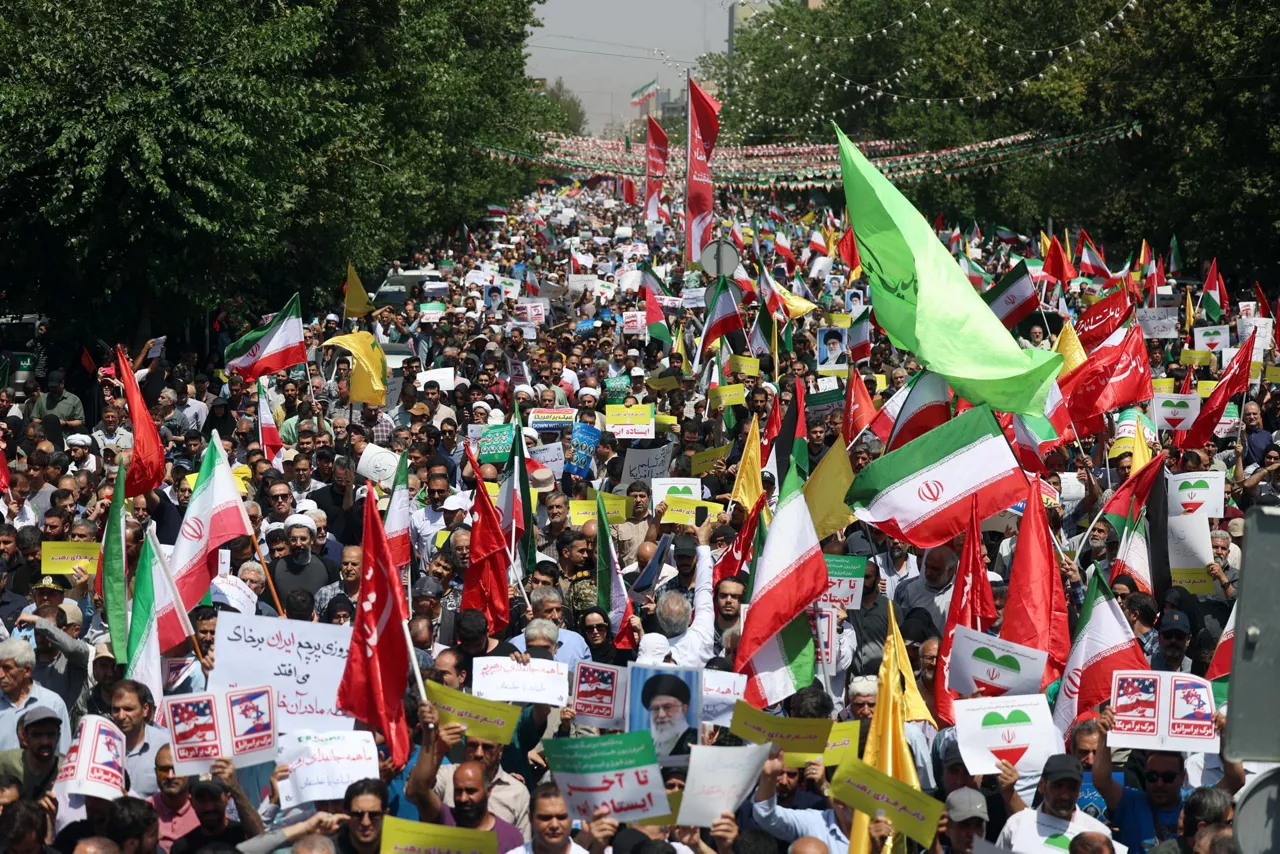 TEHRAN (IRAN (Islamic Republic Of)), 20/06/2025.- Iranians take part in an anti-Israel rally in Tehran, Iran, 20 June 2025. Israel and Iran have been exchanging fire since Israel launched strikes across Iran on 13 June 2025 as part of Operation 'Rising Lion.' (Protestas, Teherán) EFE/EPA/ABEDIN TAHERKENAREH
