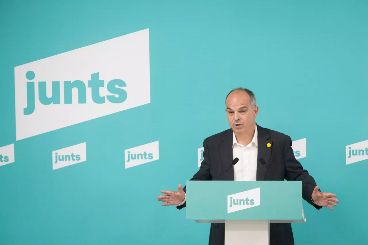 GRAFCAT9829 BARCELONA 26/06/2025.- El secretario general de JxCat, Jordi Turull durante la rueda de prensa ofrecida hoy, en la que valoró la decisión del Tribunal Constitucional con respecto a la Ley de Amnistía. EFE/ Marta Perez.
