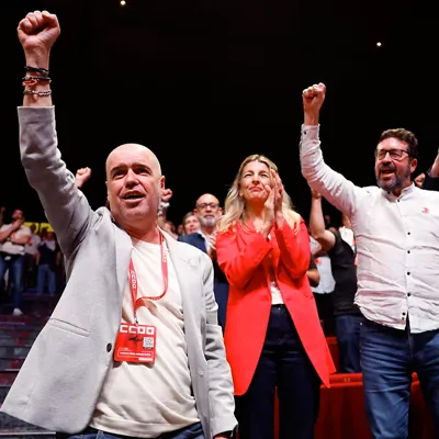 MADRID, 21/06/2025.- La vicepresidenta segunda del Gobierno, Yolanda Díaz; el secretario general de CCOO, Unai Sordo (i), y el secretario de Estado de Trabajo, Joaquín Pérez (2d), durante el acto de clausura del XIII Congreso Confederal de CCOO en el que se espera que Sordo salga reelegido como secretario general. EFE/Mariscal
