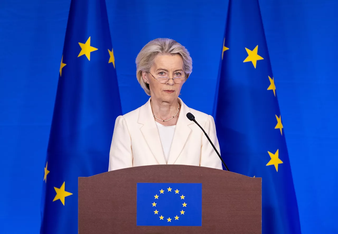 BEIJING (China), 24/07/2025.- President of the European Commission Ursula von der Leyen speaks at a press conference at the EU Delegation to China, in Beijing, China, 24 July 2025. The conference was on their earlier meeting with Chinese President Xi Jinping. EFE/EPA/JESSICA LEE
