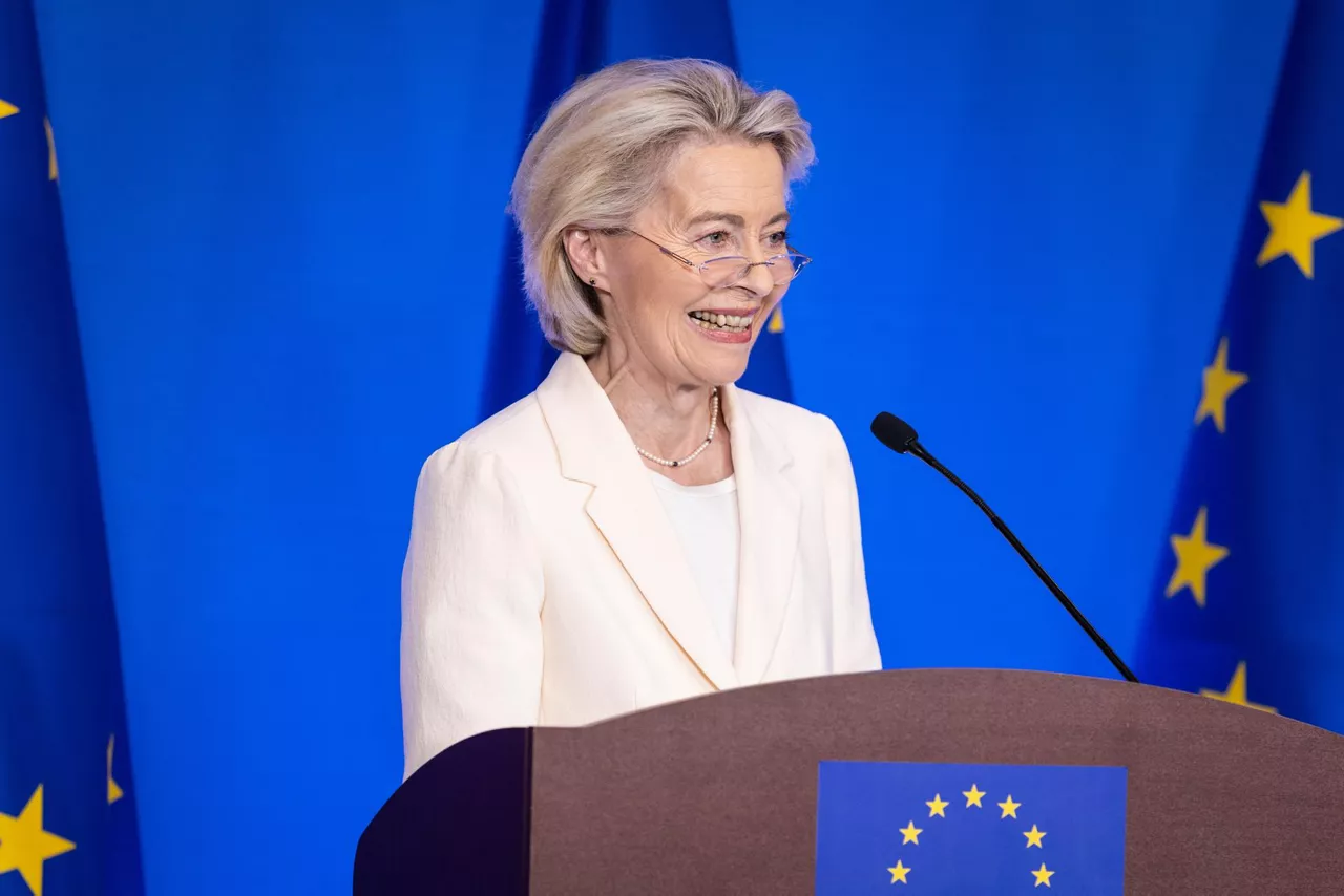 BEIJING (China), 24/07/2025.- President of the European Commission Ursula von der Leyen attends a press conference at the EU Delegation to China, in Beijing, China, 24 July 2025. The conference was on their earlier meeting with Chinese President Xi Jinping. EFE/EPA/JESSICA LEE
