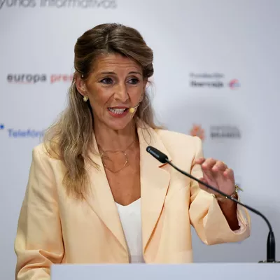 MADRID (ESPAÑA), 09/10/2025.- La vicepresidenta segunda y ministra de Trabajo y Economía Social, Yolanda Díaz durante un desayuno informativo este jueves en Madrid. EFE/ Zipi
