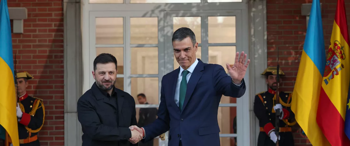 FOTODELDÍA MADRID, 18/11/2025.-El presidente del Gobierno, Pedro Sánchez, y el presidente ucraniano, Volodímir Zelenski, durante su encuentro este martes en el Palacio de la Moncloa en Madrid.- EFE/ Kiko Huesca

