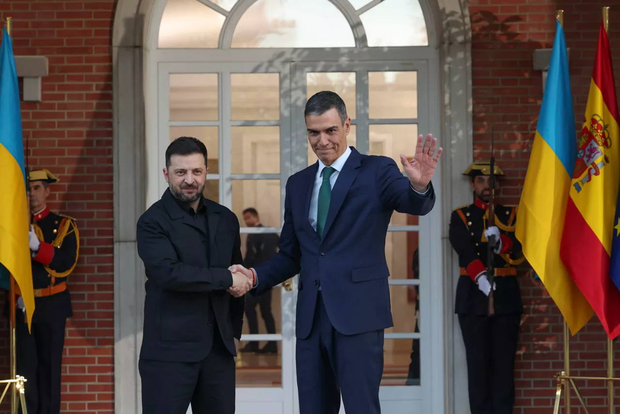 FOTODELDÍA MADRID, 18/11/2025.-El presidente del Gobierno, Pedro Sánchez, y el presidente ucraniano, Volodímir Zelenski, durante su encuentro este martes en el Palacio de la Moncloa en Madrid.- EFE/ Kiko Huesca
