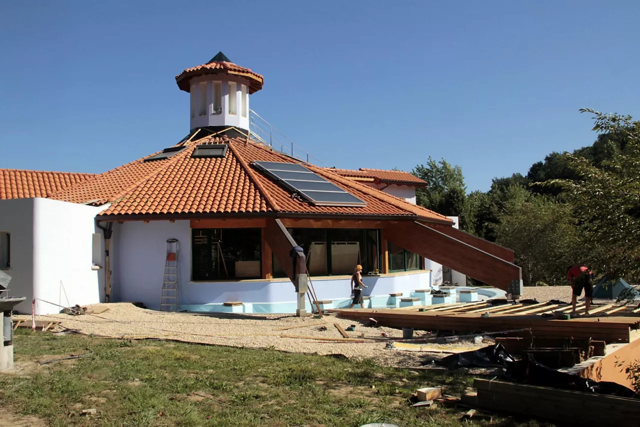 Comunidad y hotel de Amalurra en Artzentales (Bizkaia). Foto: EITB.COM