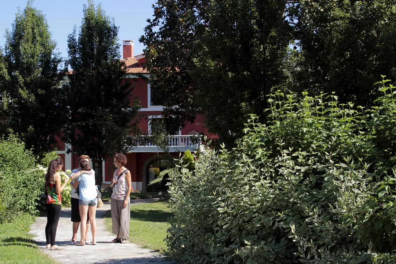 Comunidad y hotel de Amalurra en Artzentales (Bizkaia). Foto: EITB.COM