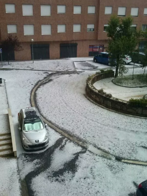 Una granizada cubrió de blanco Agurain el pasado lunes.