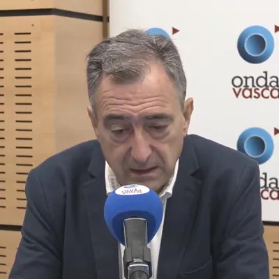 Entrevistado en Onda Vasca, el presidente del EBB del PNV Aitor Esteban se ha referido a los altercados en Vitoria-Gasteiz entre manifestantes de la Falange y contramanifestantes. El jeltzale asegura que "el problema es" que EH Bildu está "dando por buena la utilización de la violencia para contrarrestar lo que a ellos no les gustaba".