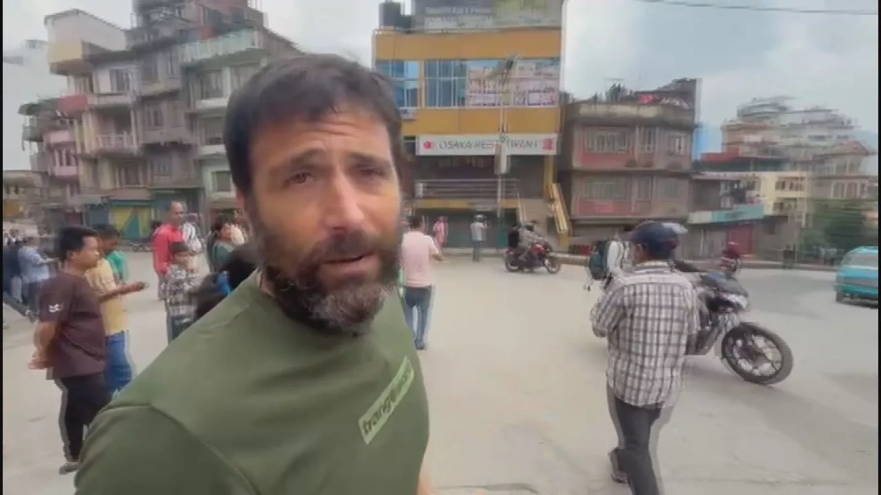 Alex Txikon atrapado en las protestas de Nepal