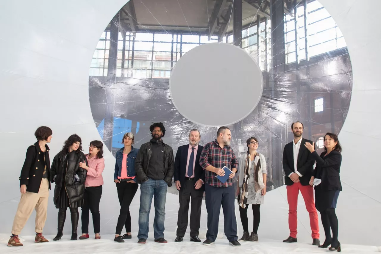 Aurkezpen ekitaldiaren une bat, Alondegian