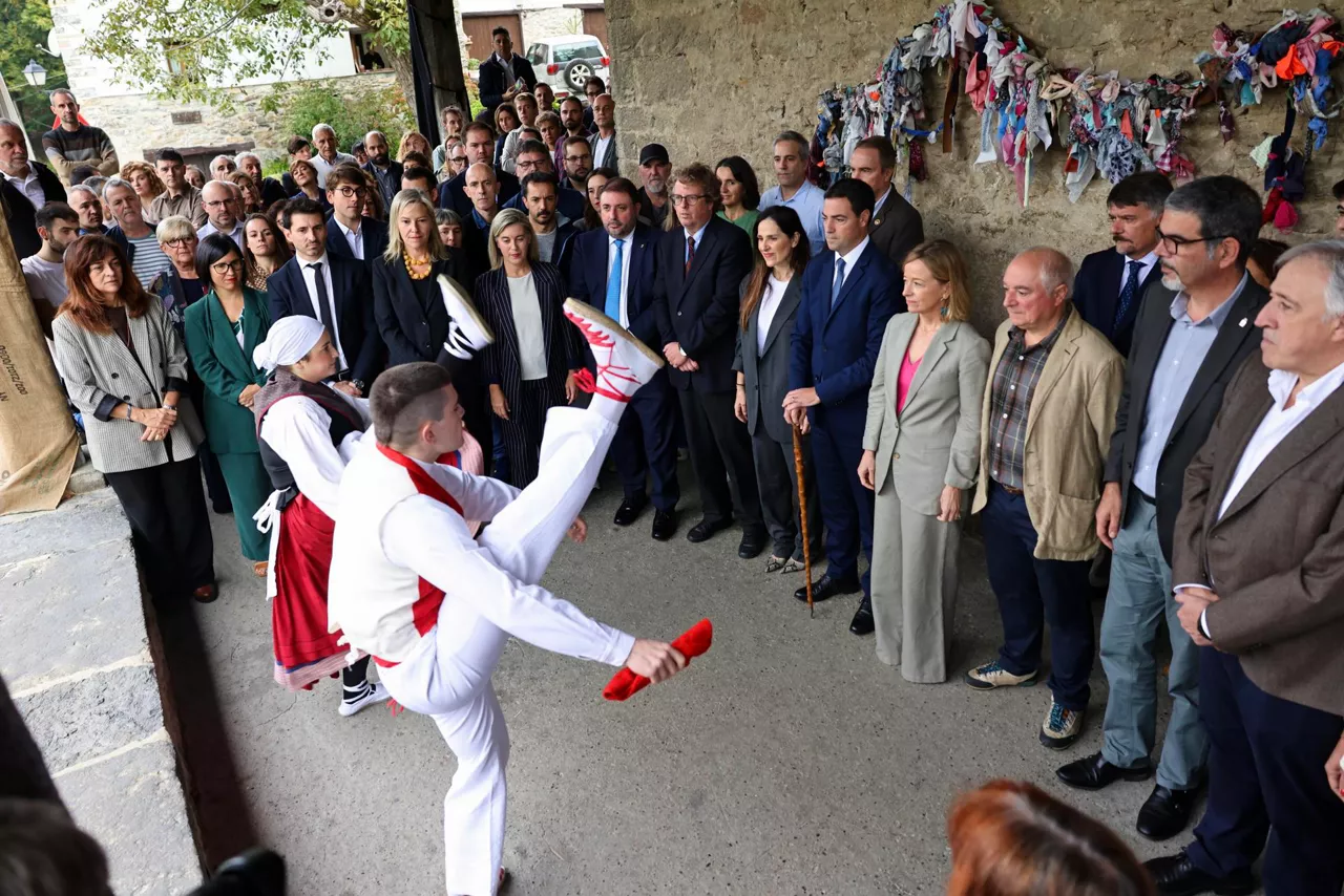 Pleno extraordinario de las Juntas Generales (JJGG) de Gipuzkoa para conmemorar la efeméride 'Ipuscua. Izanetik izena 1025-2025'