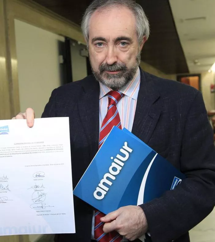 Rafa Larreina de Amaiur tras registrar la enmienda a la totalidad. Foto: EFE