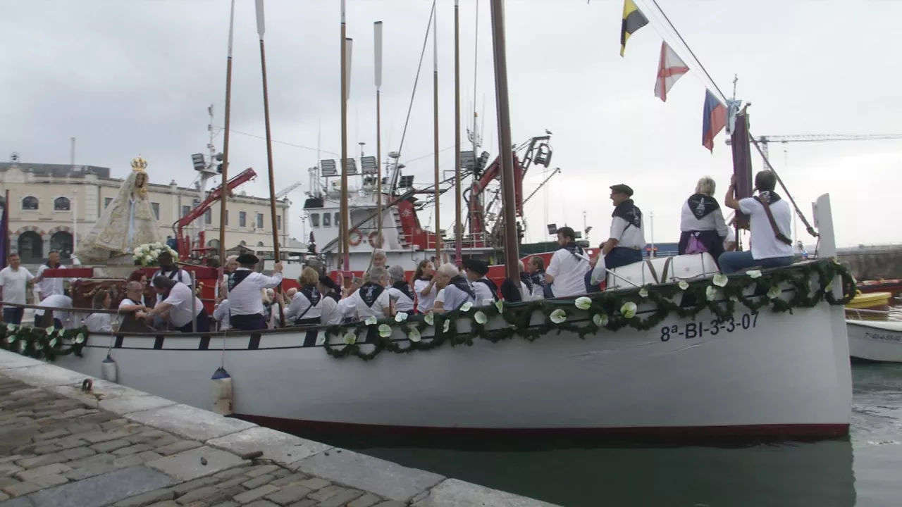 Procesión marítima desde Santurtzi a Bilbao de la Amatxu de Begoña