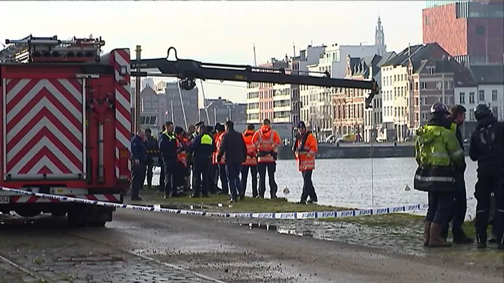 Iazko irailean hondoratu zen ontzi bat berreskuratzeko lanak egiten ari ziren topatu dutenean. EiTB