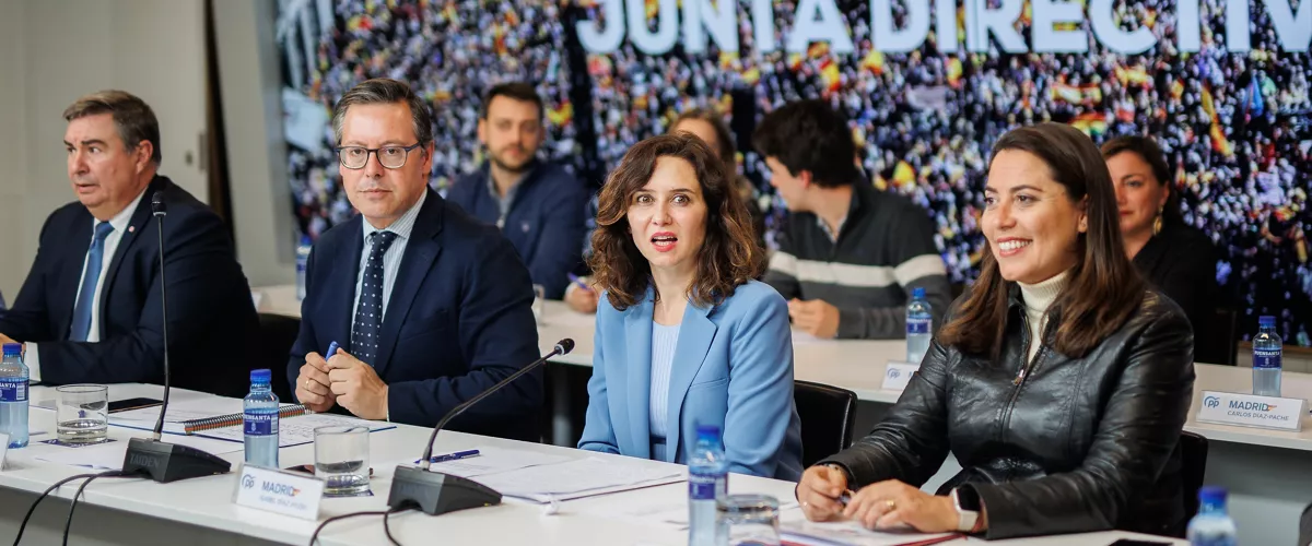 El viceconsejero de Presidencia y Administración Local de la Comunidad de Madrid, José Antonio Sánchez, el secretario general del PP de Madrid, Alfonso Serrano, la presidenta de la Comunidad de Madrid y presidenta del PP de Madrid, Isabel Díaz Ayuso, y la responsable de Organización regional, Ana Millán, durante el Comité Ejecutivo Autonómico y la Junta Directiva del PP de Madrid, en la sede de Génova, a 27 de noviembre de 2023, en Madrid (España).



Alejandro Martínez Vélez / Europa Press

27 NOVIEMBRE 2023;PP;PARTIDO POPULAR;COMITÉ

27/11/2023