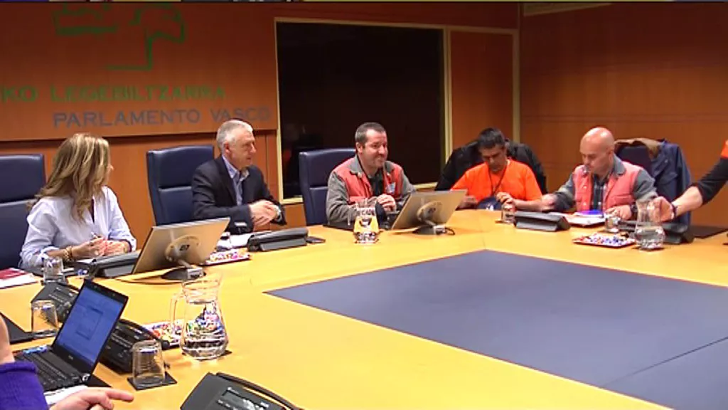 Trabajadores de ArcelorMittal Zumarraga en el Parlamento.