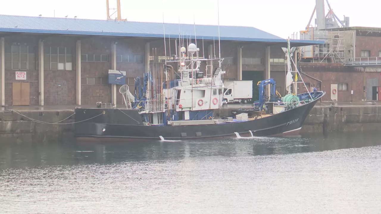 Kapitainak salatu duenez, 16 tripulatzaileetatik 12k mehatxuak egin dizkiote. Hortaz, Gijongo porturantz jo zuen, "itsasontziari kalterik eragin ziezaioketen beldur". Guardia Zibilak porturaino lagundu zion ontziari, eta ikerketa abiatu du, jazotakoa argitzeko. 
