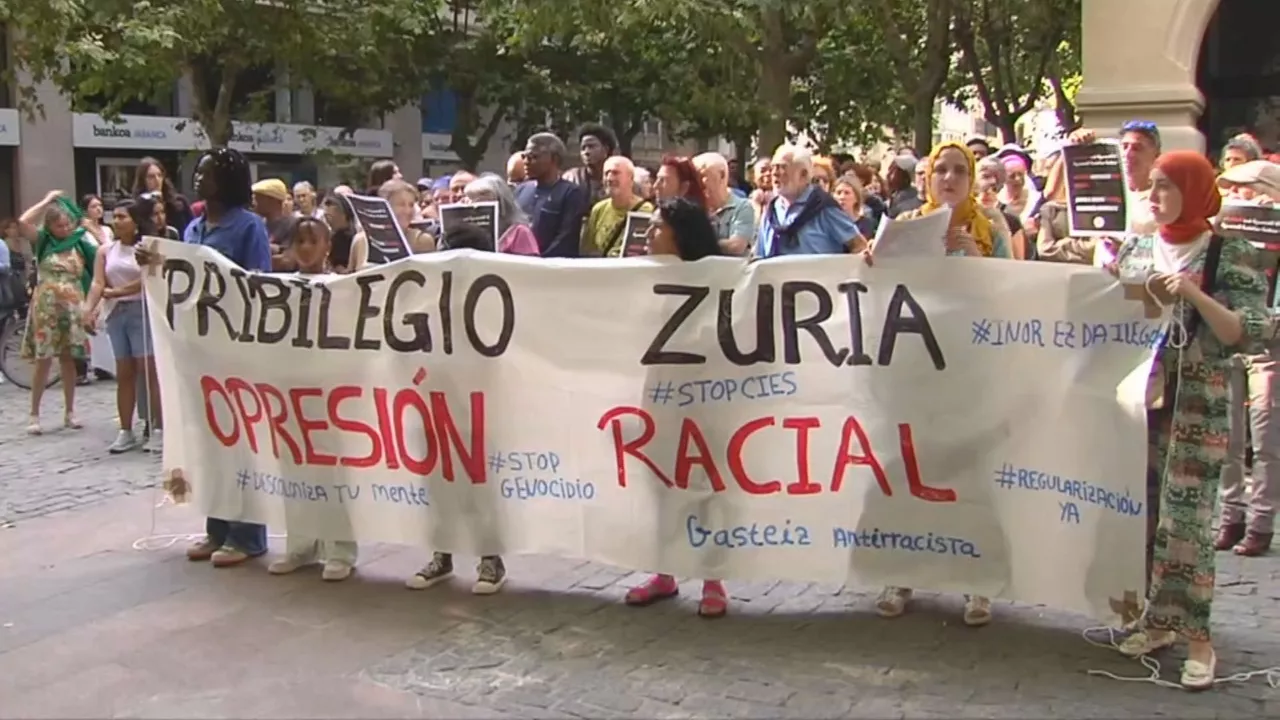 manifestación racismo vitoria gasteiz