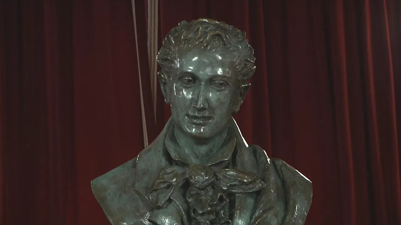 Juan Cristostomo Arriagaren bustoa Bilboko Arriaga antzokian